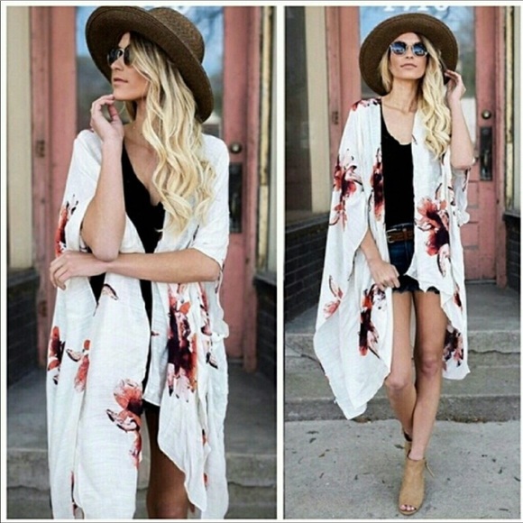 Boutique Other - 🌹Last one🌹Ivory Floral Kimono